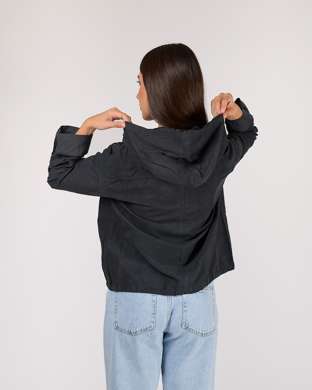 CHAMARRA LIGERA CON GORRO