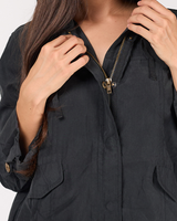 CHAMARRA LIGERA CON GORRO